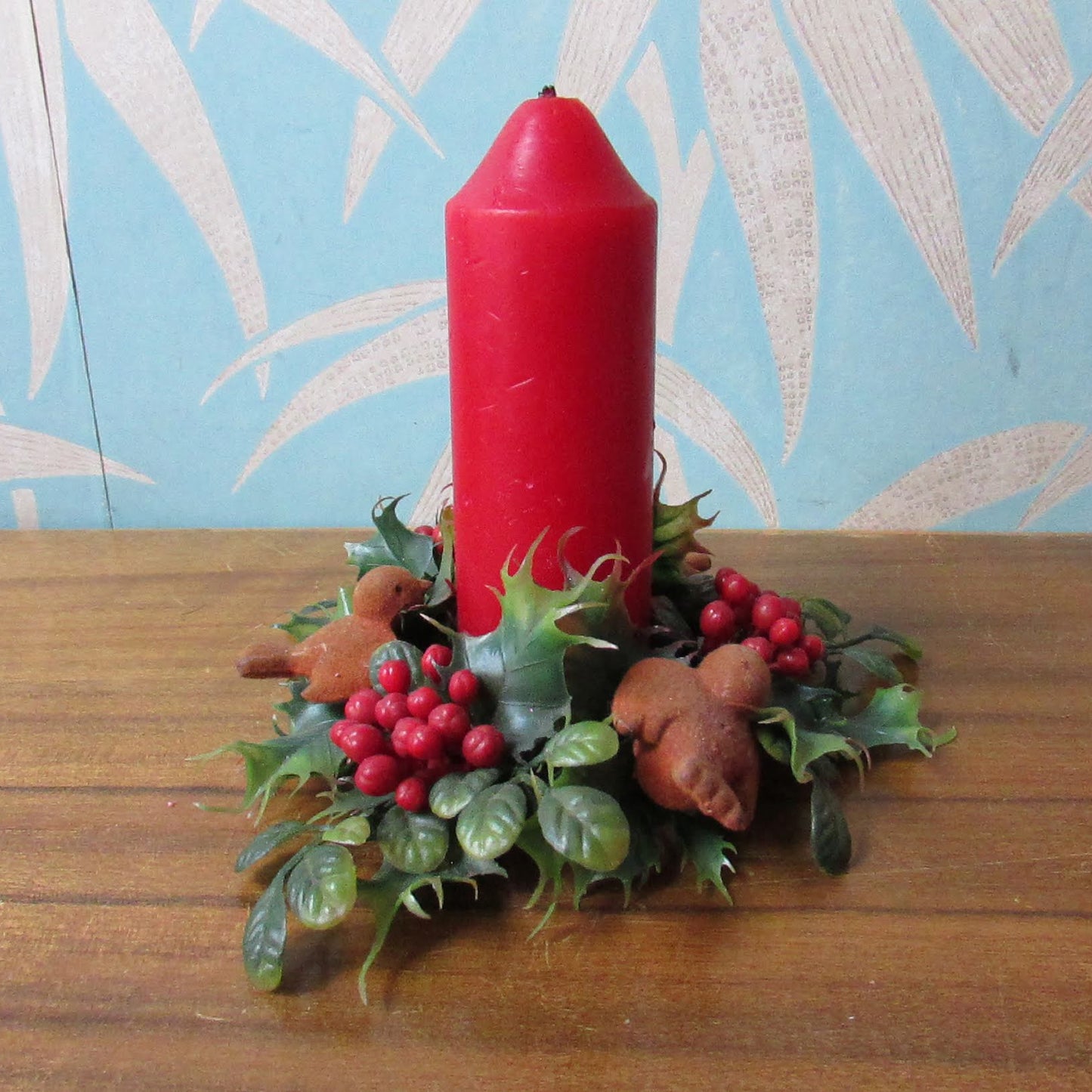 Vintage plastic foliage & Robins candle wreath, made in Hong Kong