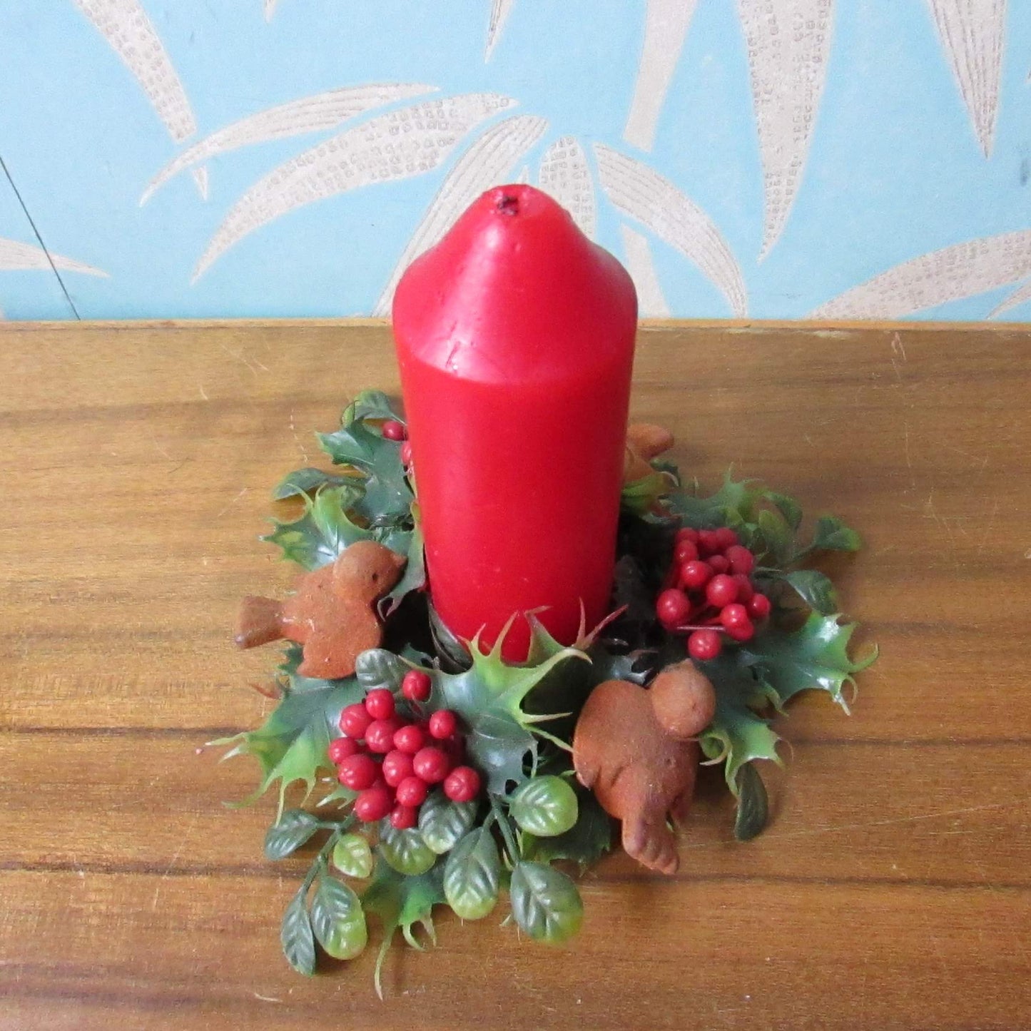 Vintage plastic foliage & Robins candle wreath, made in Hong Kong