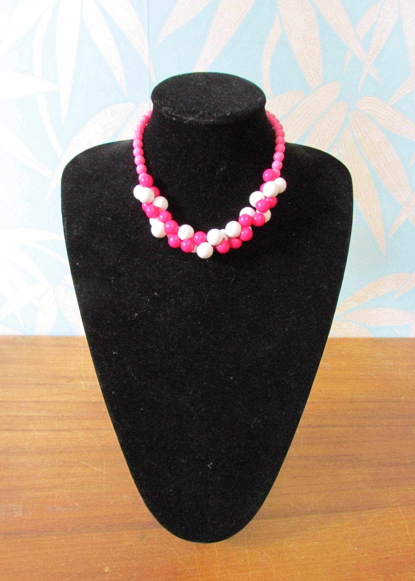 1980s pink & white beaded cluster necklace