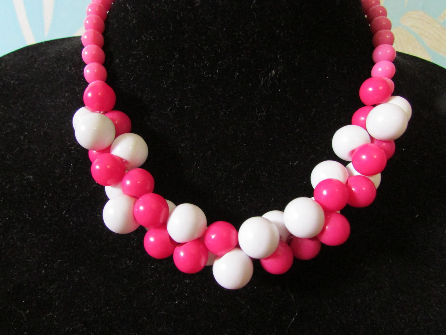 1980s pink & white beaded cluster necklace