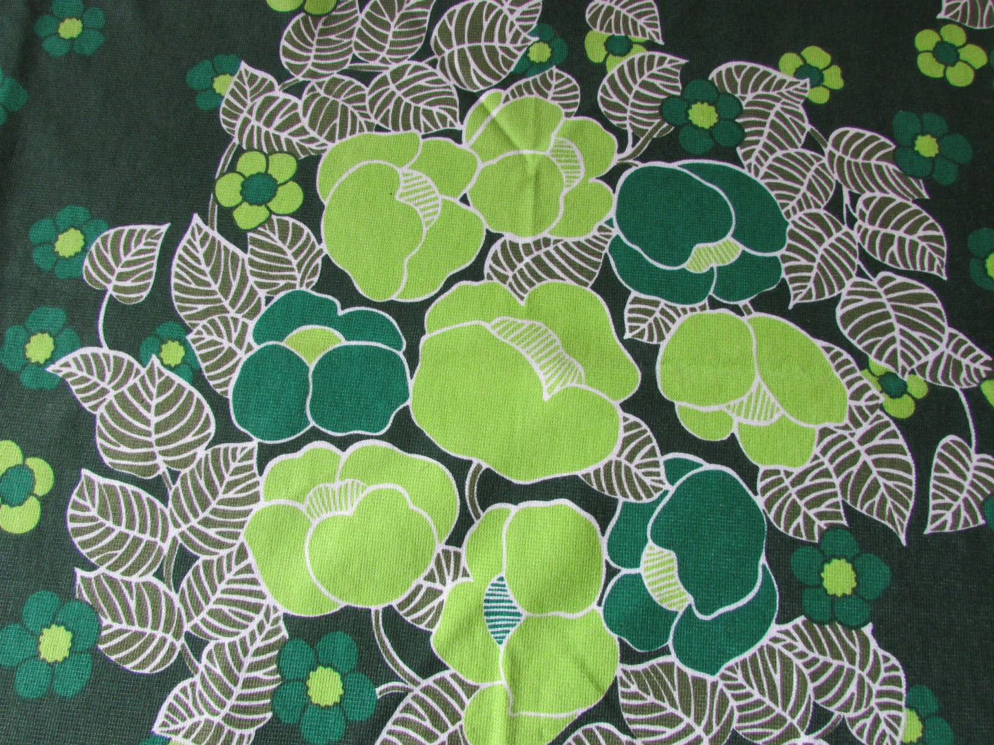 1960s/70s small square green floral tablecloth