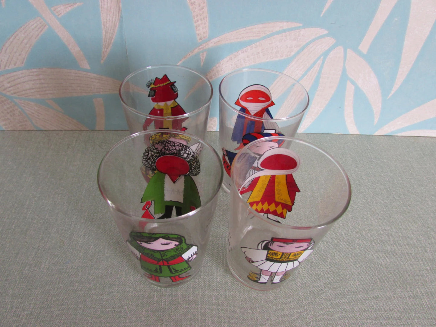 Vintage boxed set of Saint-Gobain KILT 'World Doll' water glasses/tumblers