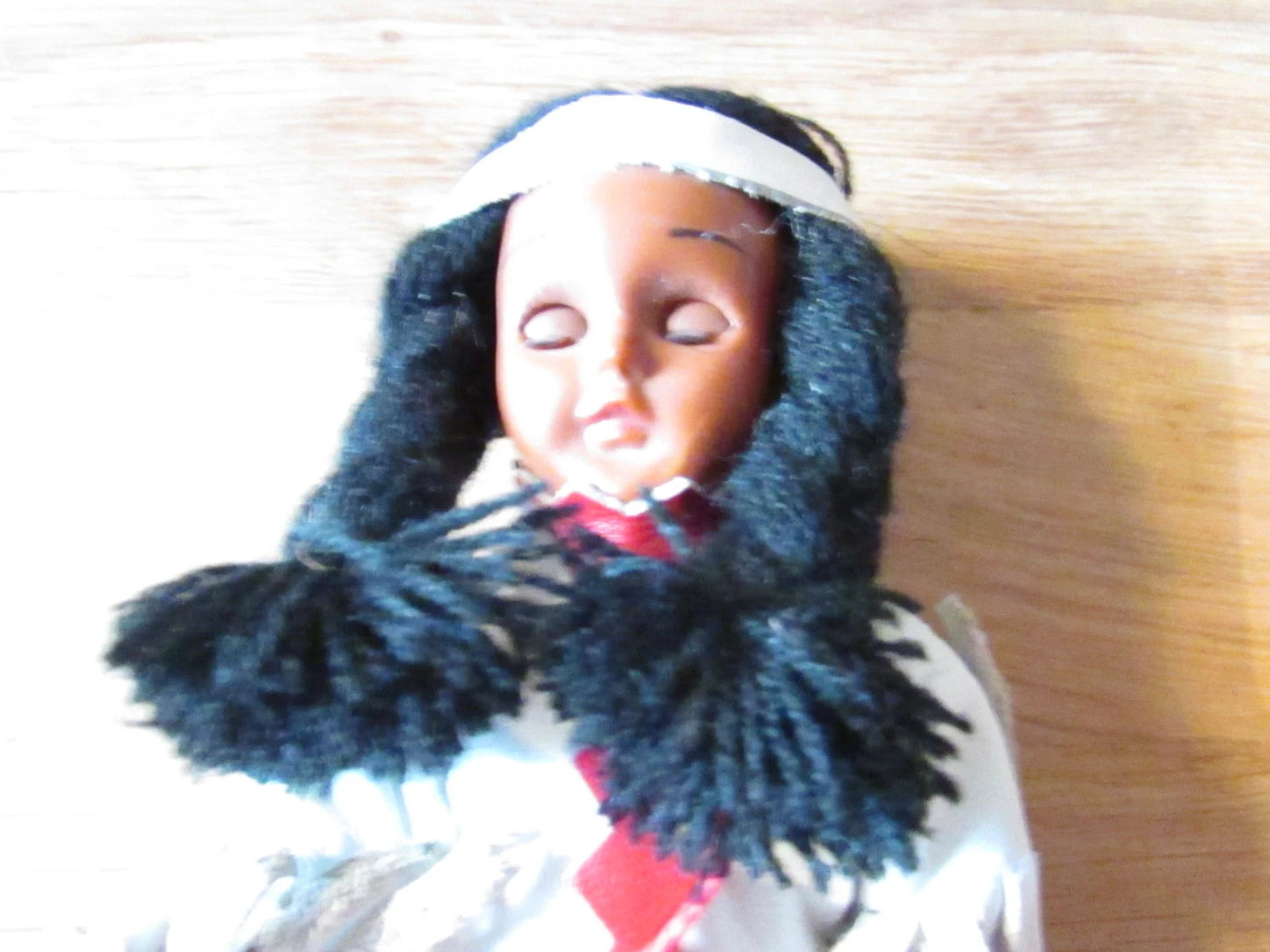 Vintage "Créations Roger" Native American Indian squaw souvenir doll with open/close eyes, made in Canada