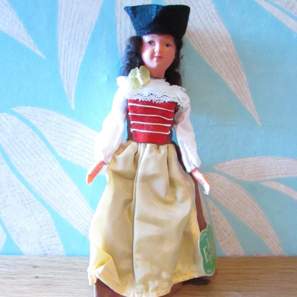 Vintage "eMa Switzerland" original costume souvenir/folk doll with open/close eyes