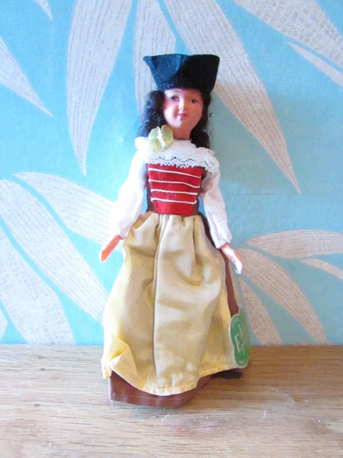 Vintage "eMa Switzerland" original costume souvenir/folk doll with open/close eyes