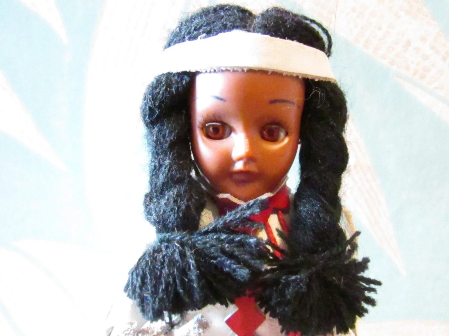 Vintage "Créations Roger" Native American Indian squaw souvenir doll with open/close eyes, made in Canada