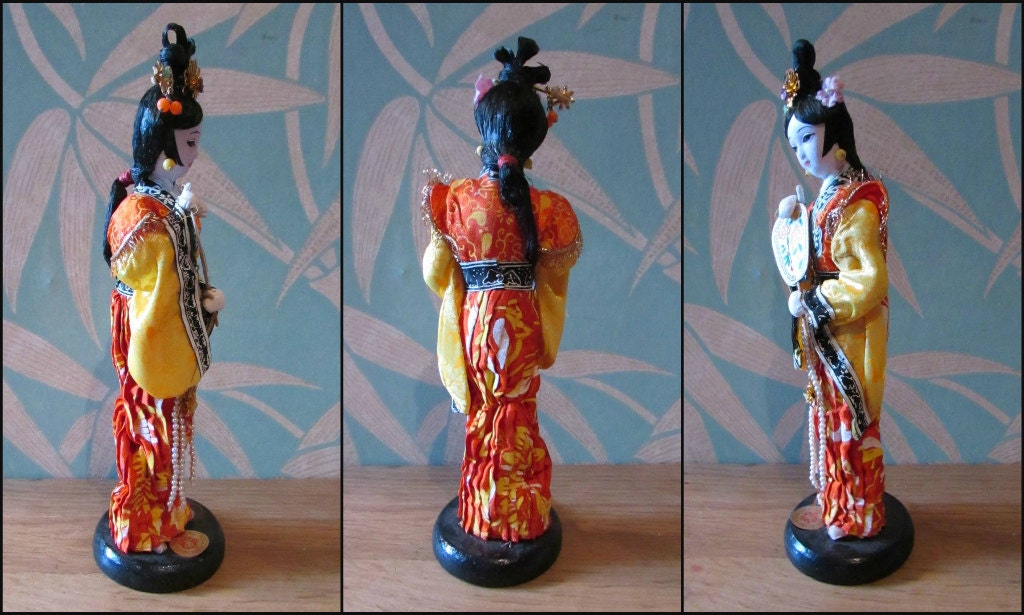 Vintage "Yu Chu" Taiwanese princess souvenir/folk doll