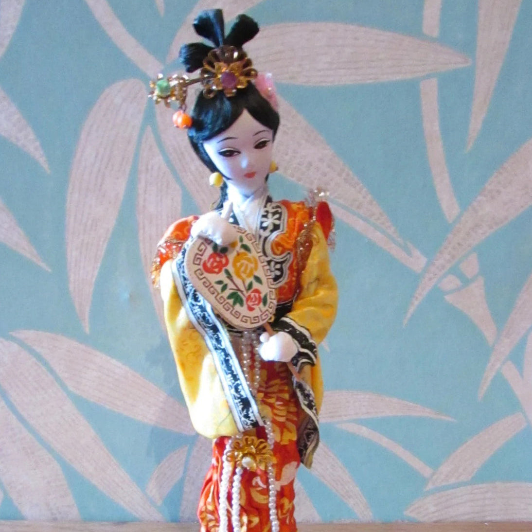 Vintage "Yu Chu" Taiwanese princess souvenir/folk doll
