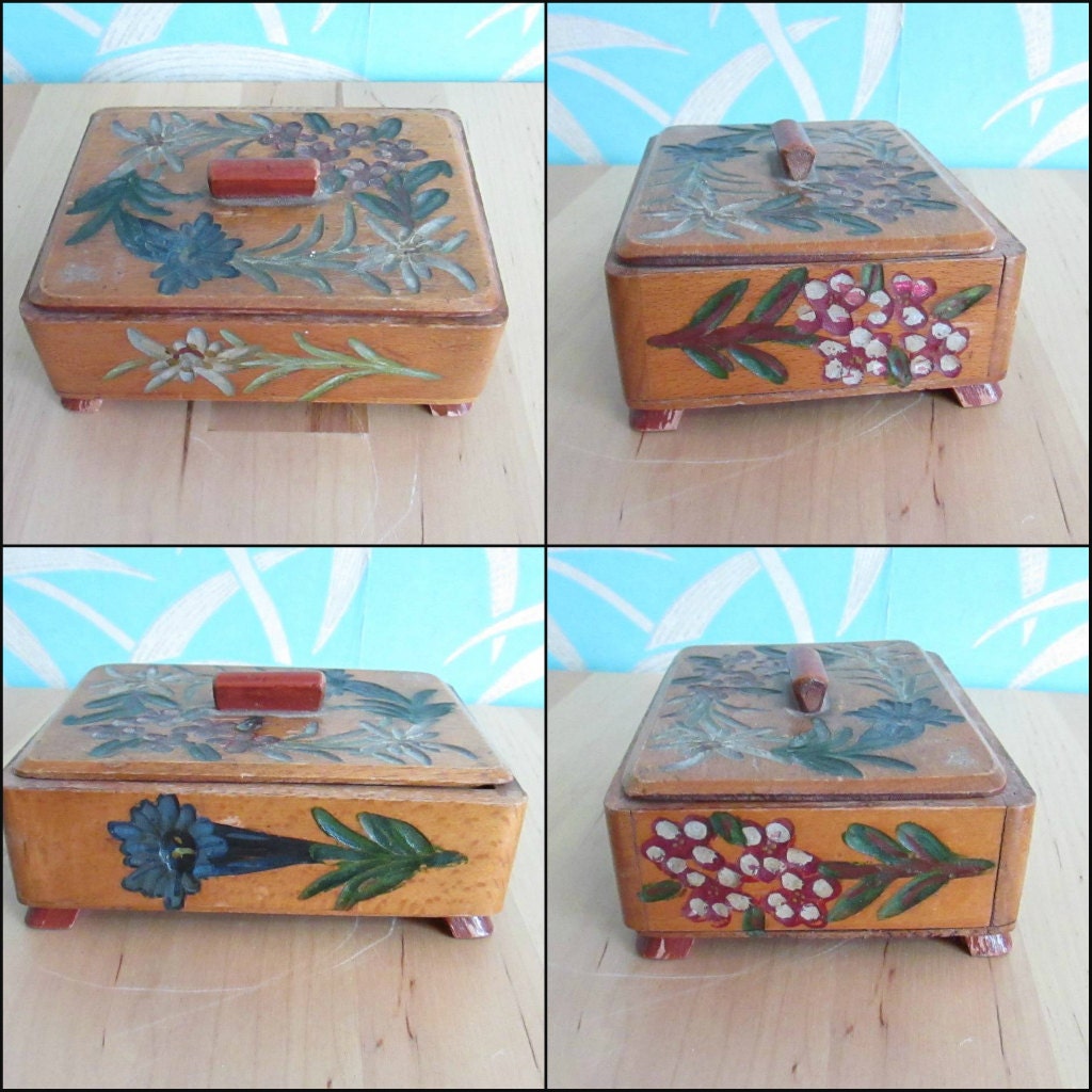 1940s handcrafted flora/flower wooden trinket box