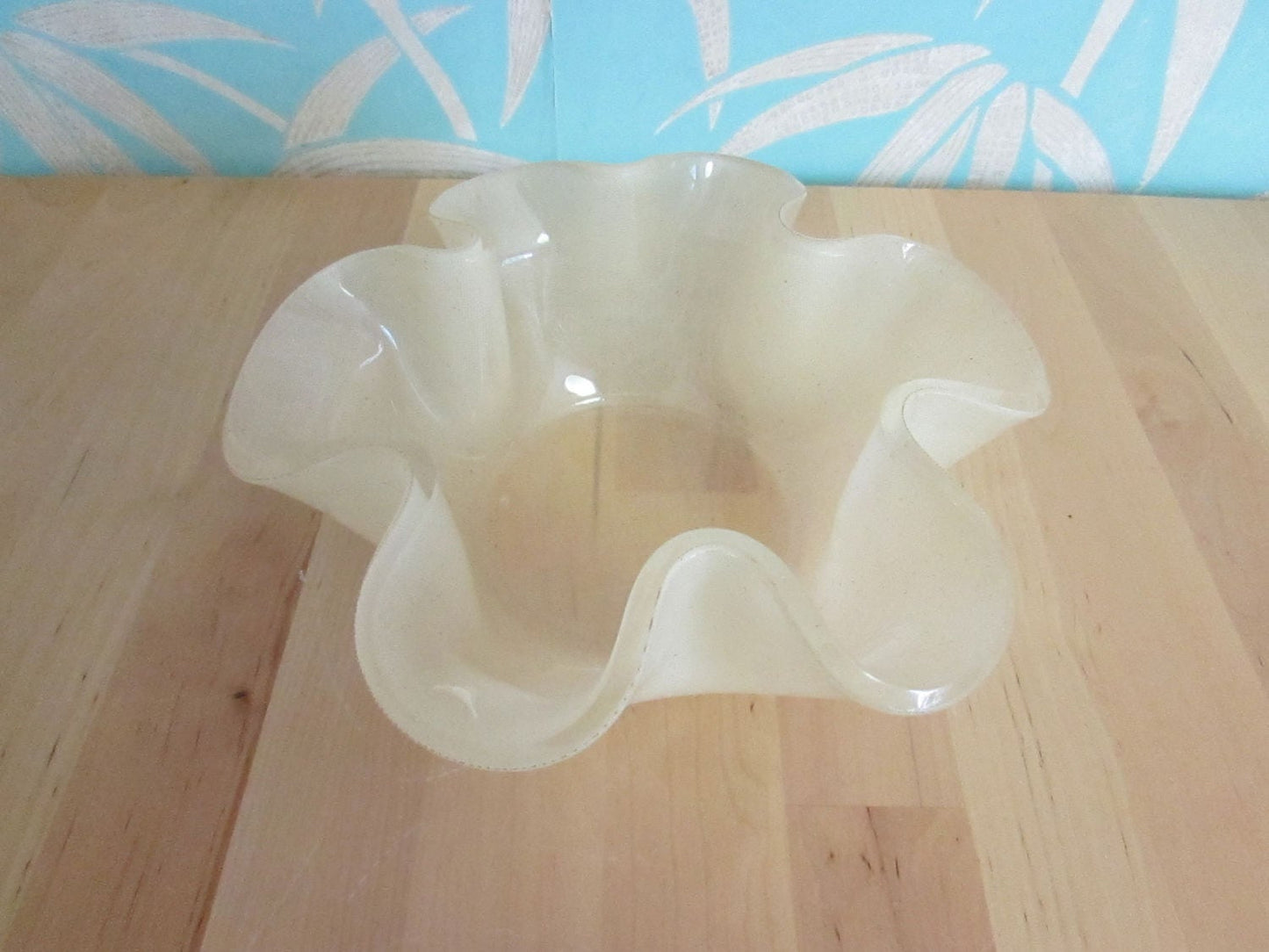 Vintage off-white/cream moulded pinched plastic/resin fruit bowl