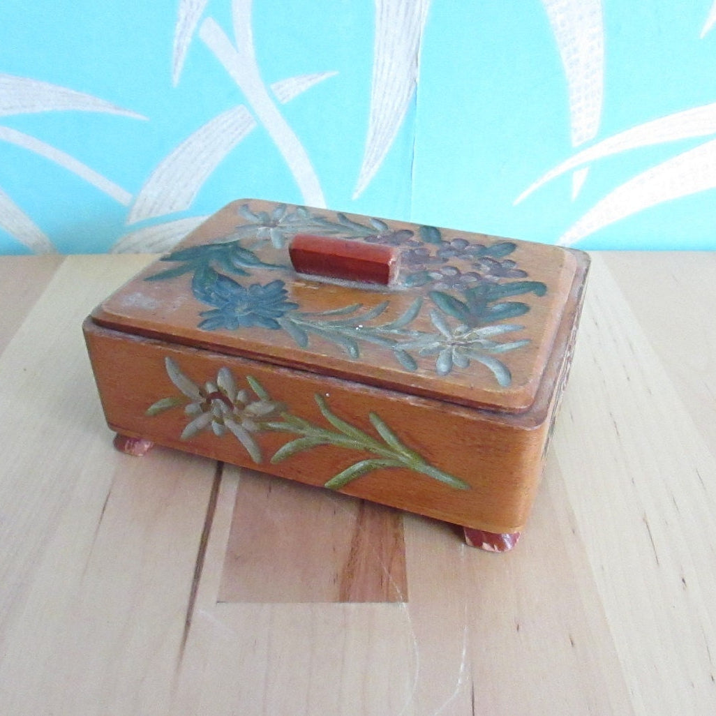 1940s handcrafted flora/flower wooden trinket box