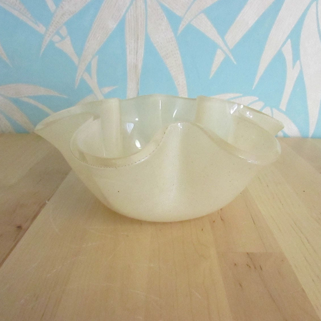 Vintage off-white/cream moulded pinched plastic/resin fruit bowl