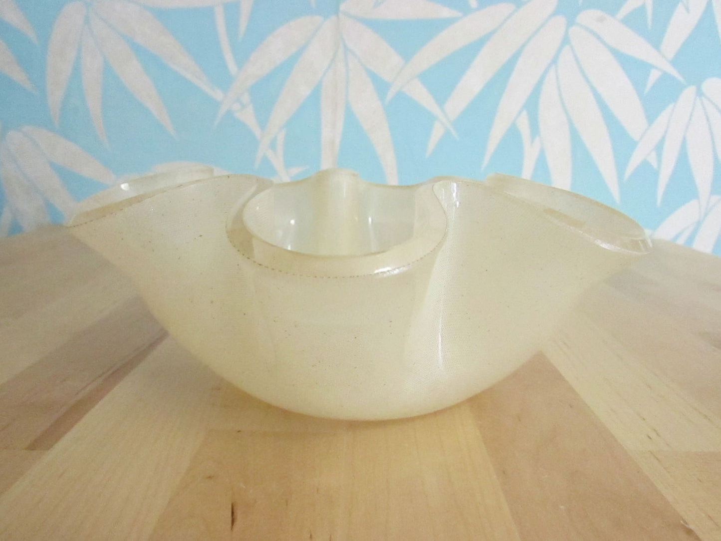 Vintage off-white/cream moulded pinched plastic/resin fruit bowl