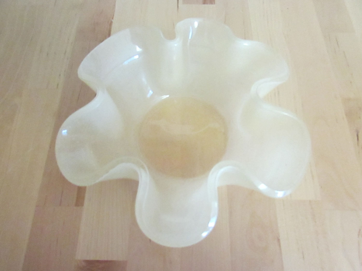 Vintage off-white/cream moulded pinched plastic/resin fruit bowl