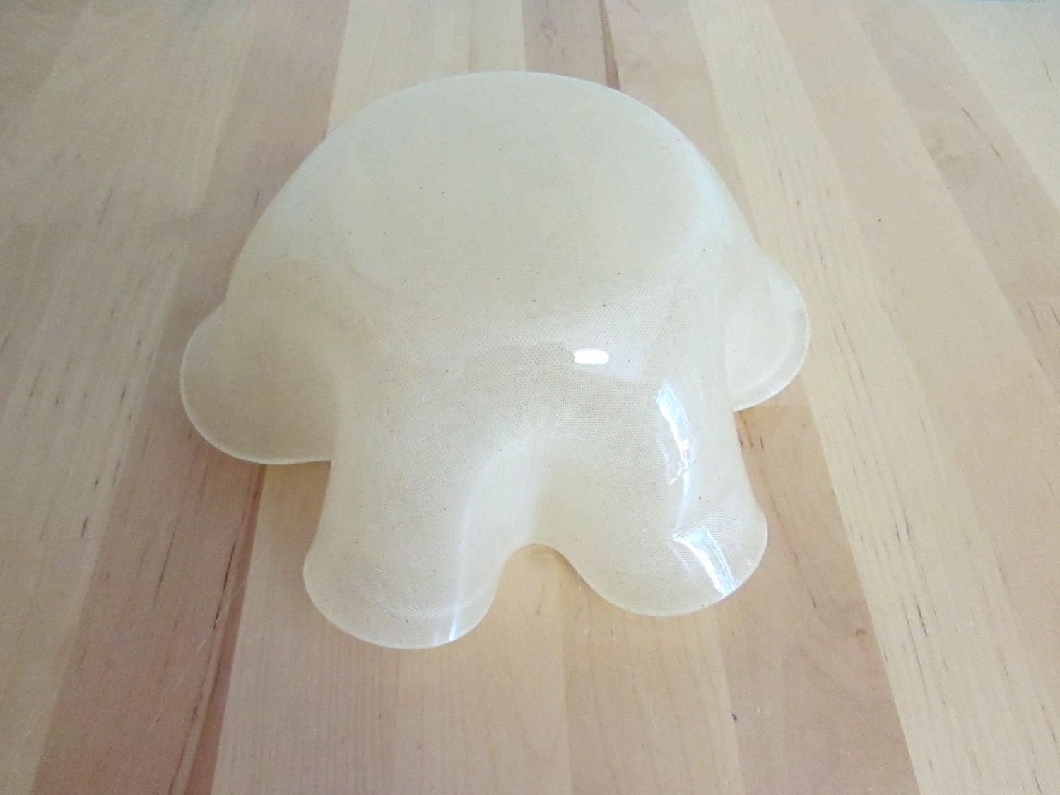 Vintage off-white/cream moulded pinched plastic/resin fruit bowl