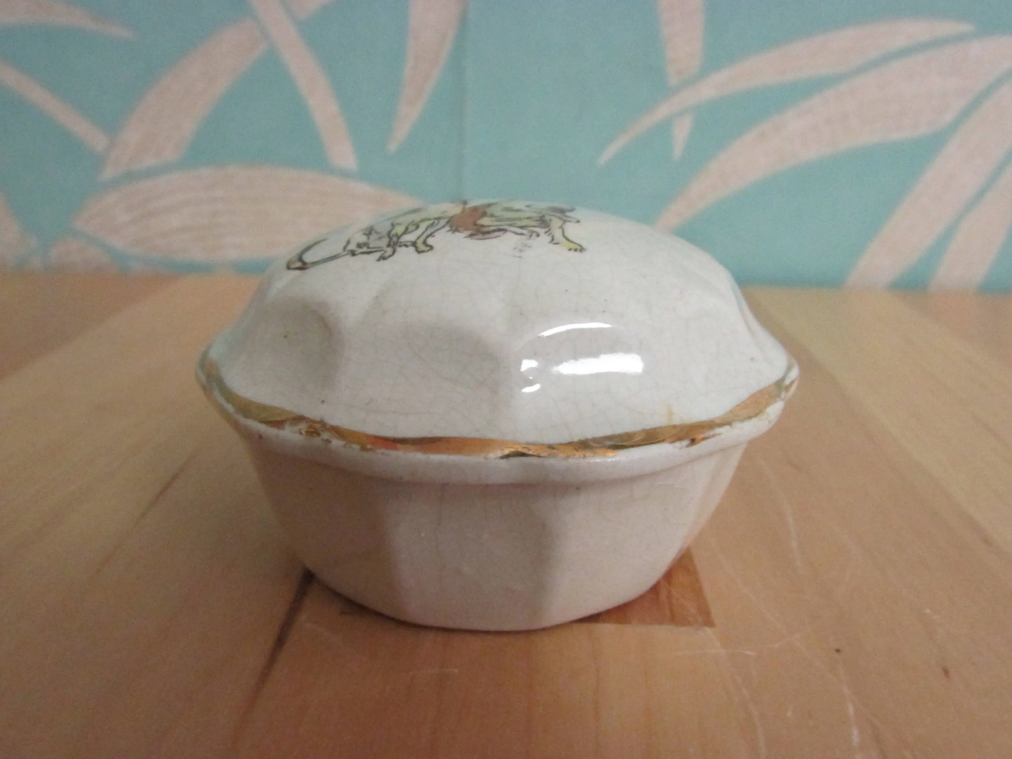 Vintage gilt edged porcelain powder jar with two dogs transfer detail