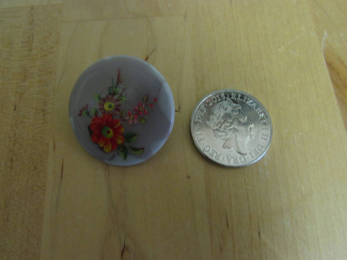 1930s/40s round marbled resin brooch, hand-painted flowers