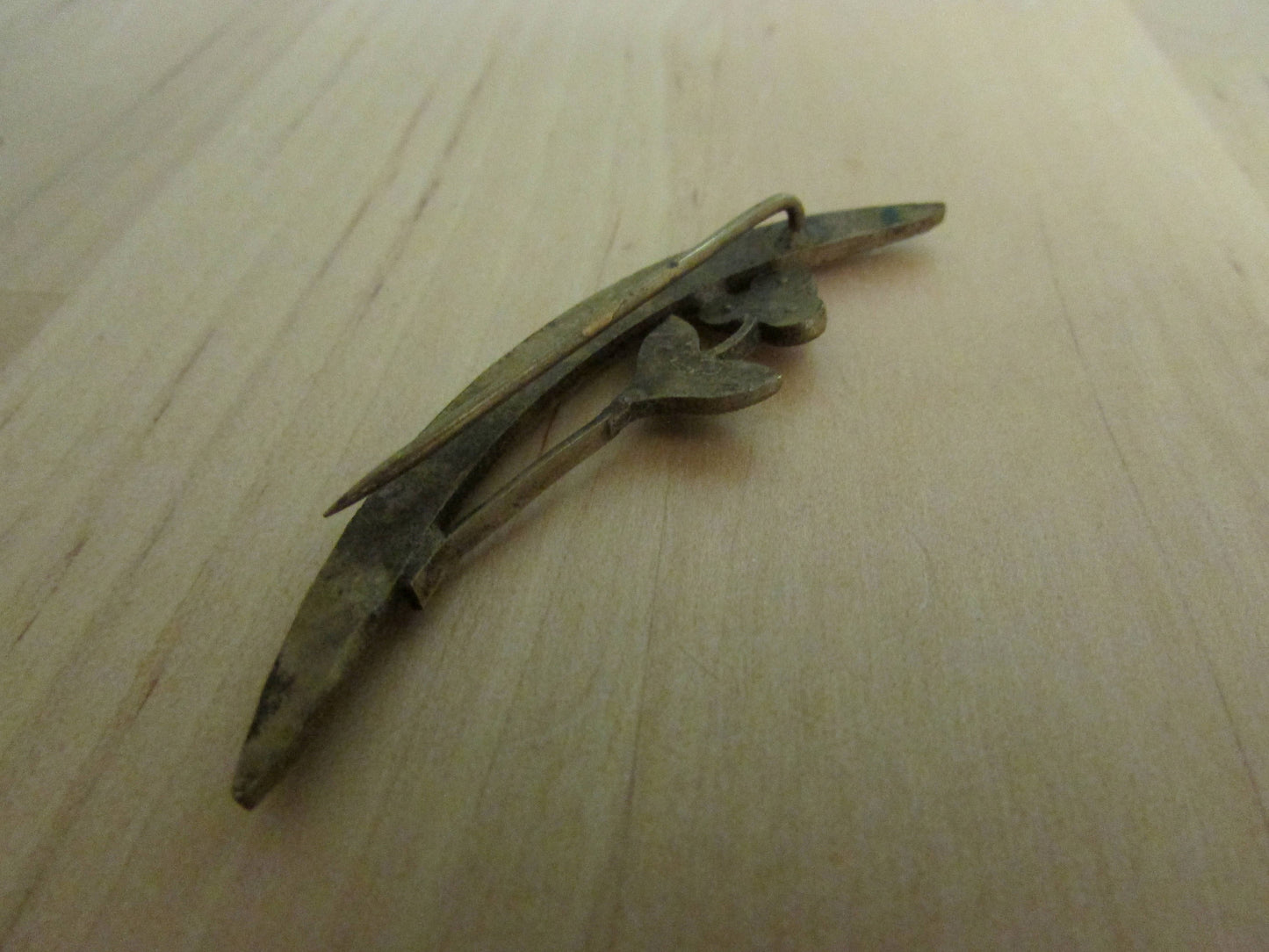 Vintage art nouveau gold-tone crescent-shaped diamanté stick pin with flower detail