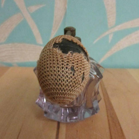 1930s/40s amethyst glass perfume atomiser with original bulb spray
