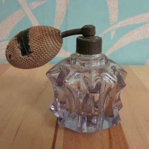 1930s/40s amethyst glass perfume atomiser with original bulb spray
