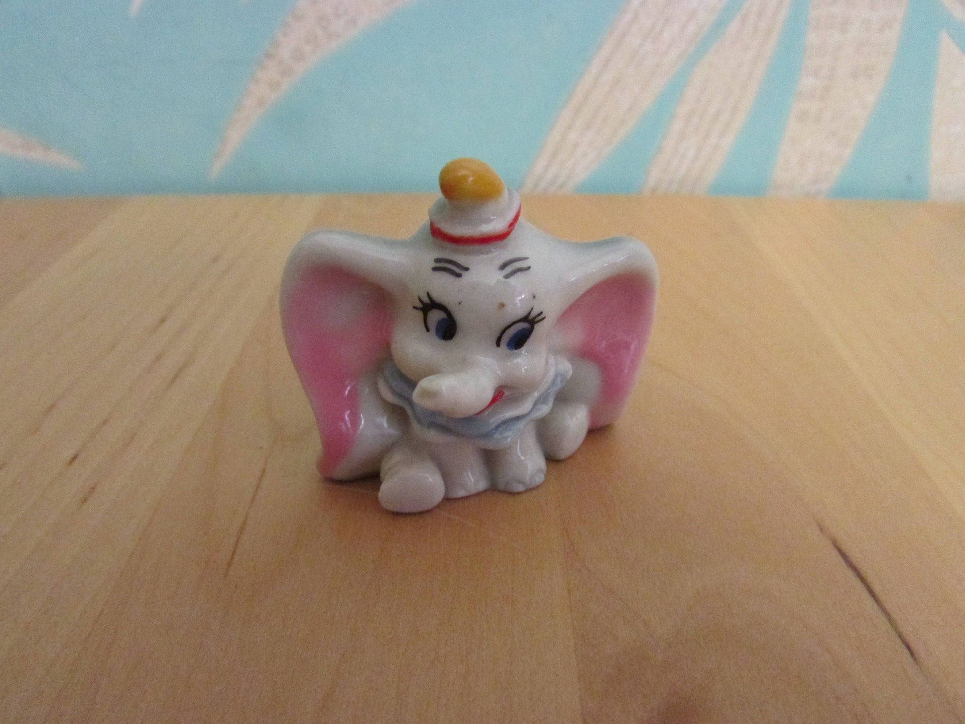Mid-century Wade Walt Disney "Hat Box" series figurine: Dumbo