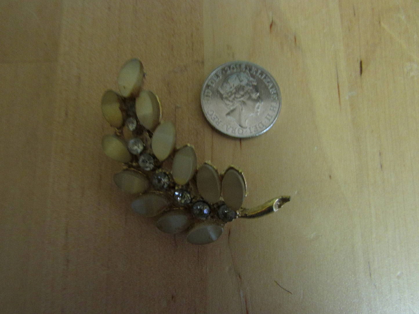 1950s gold-tone segregated leaf brooch with peach lucite leaves & diamanté spine detail