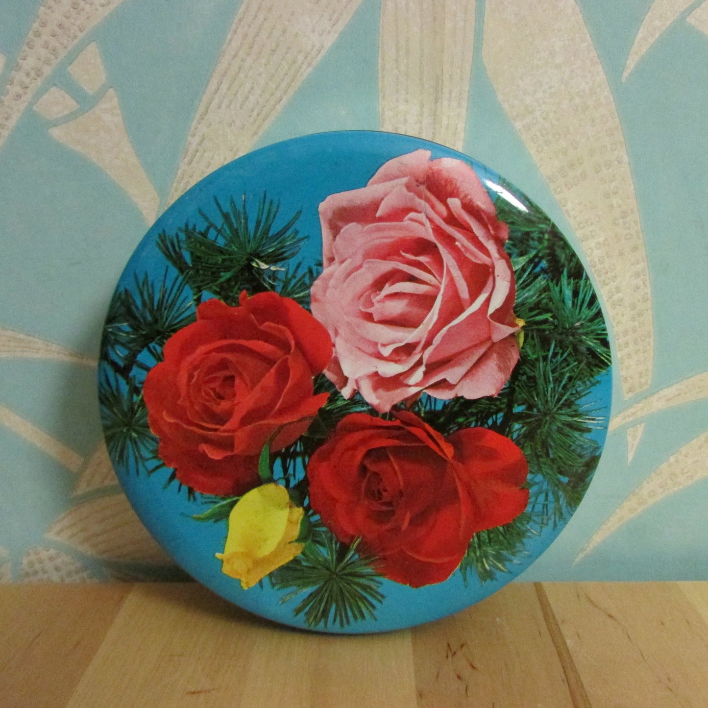 1960s/70s Sharps Product red & pink roses round candy tin