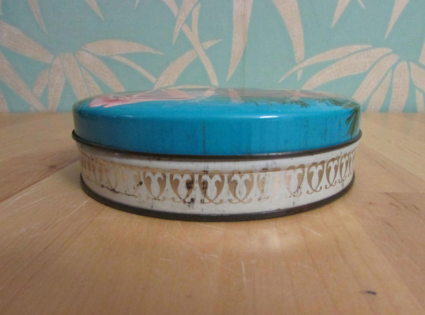1960s/70s Sharps Product red & pink roses round candy tin