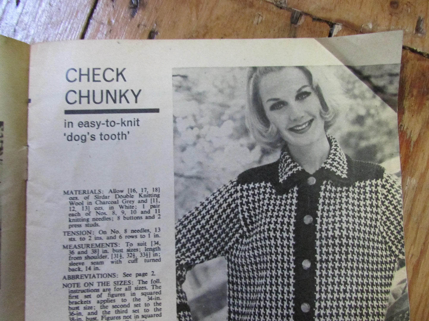 1960s Woman's Mirror "Gay Gadabouts" 8 knitting pattern booklet