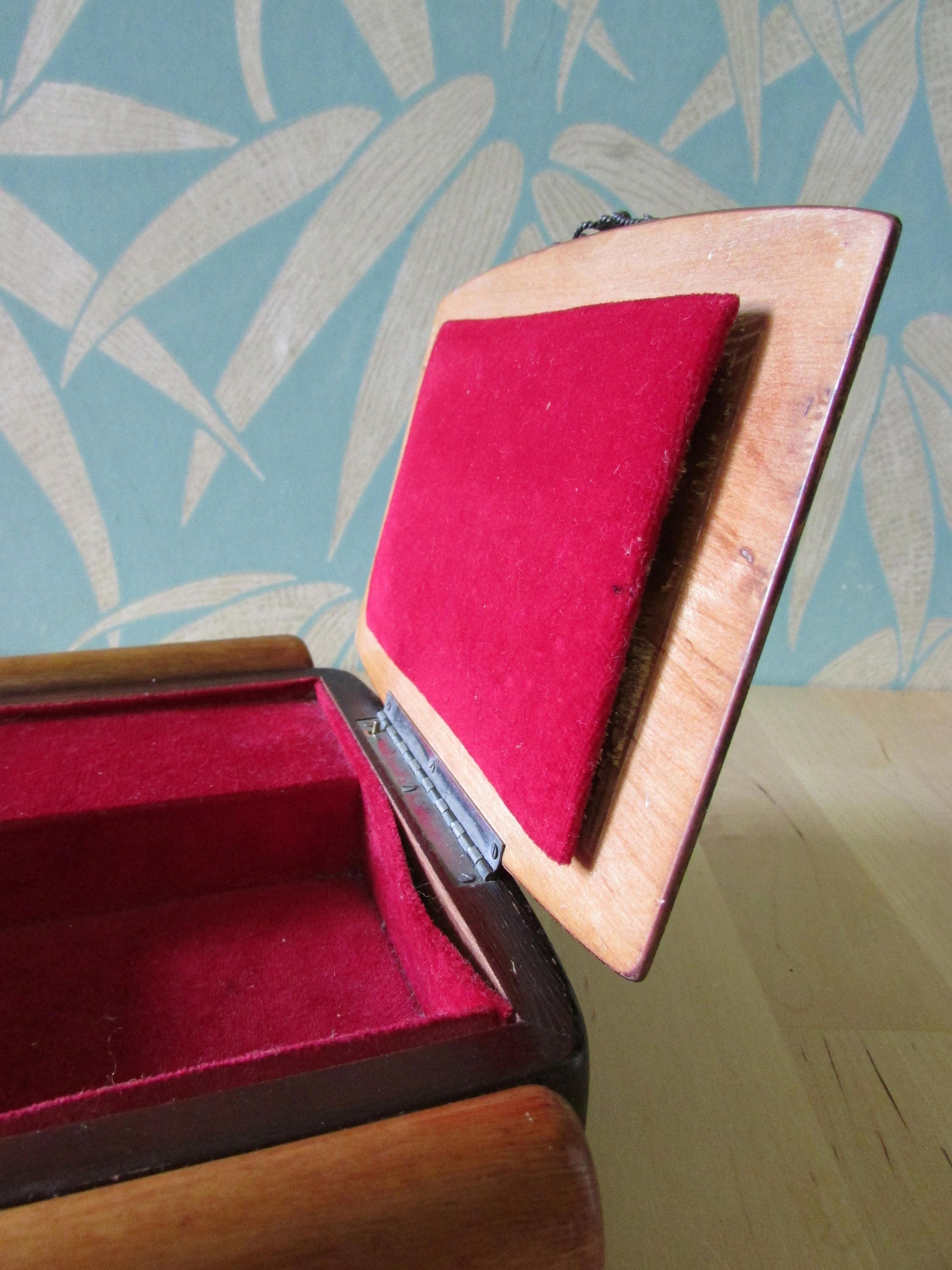 Vintage wooden jewellery/cigarette box, metal-tone music staff & notes highlighted with blue rhinestones
