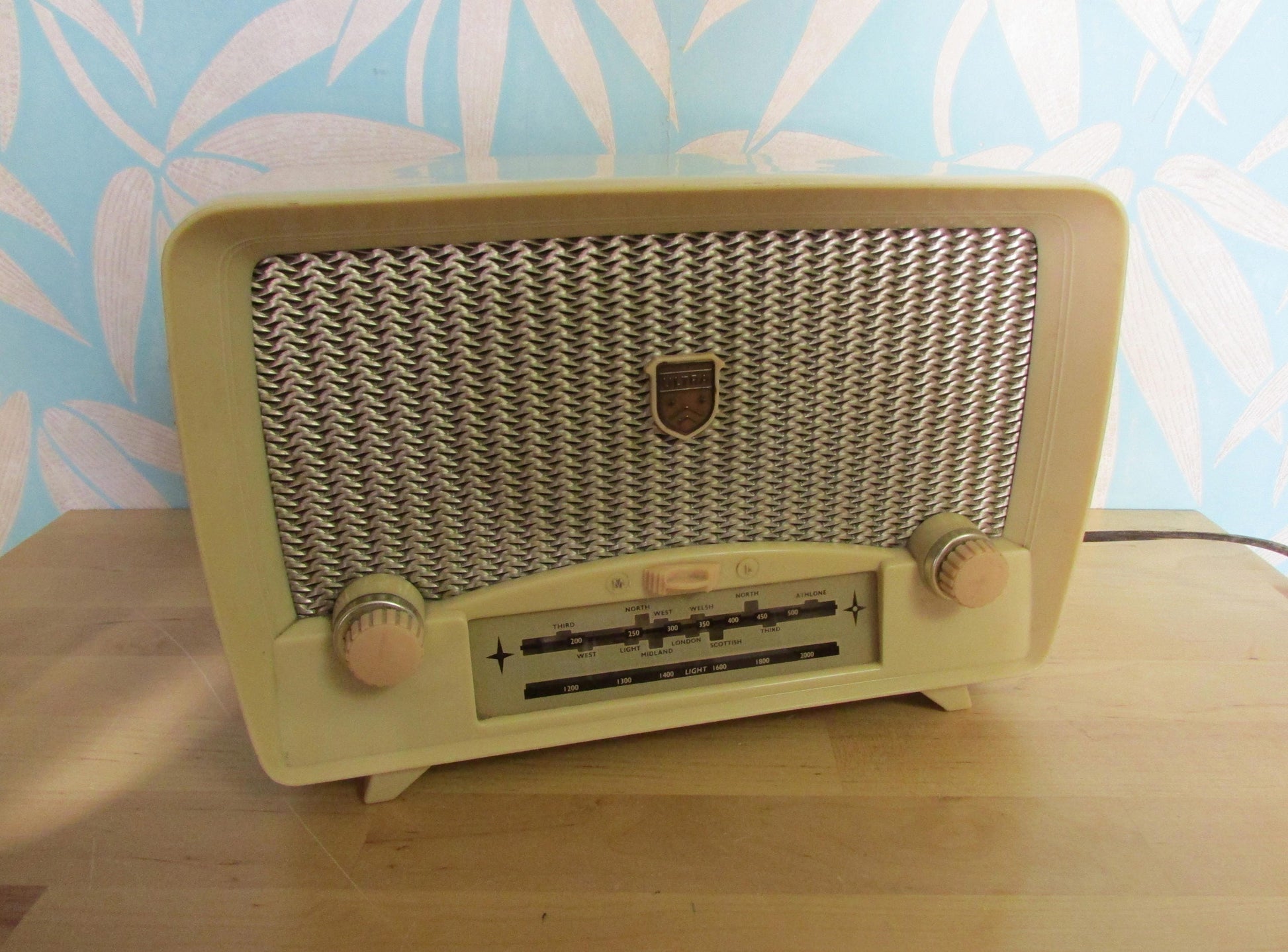 1950s Ultra Troubadour U7961 Bakelite twin dial valve radio