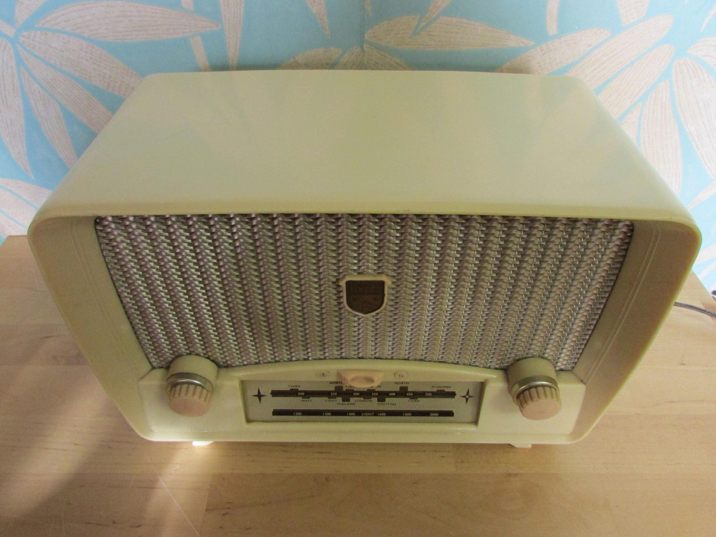 1950s Ultra Troubadour U7961 Bakelite twin dial valve radio
