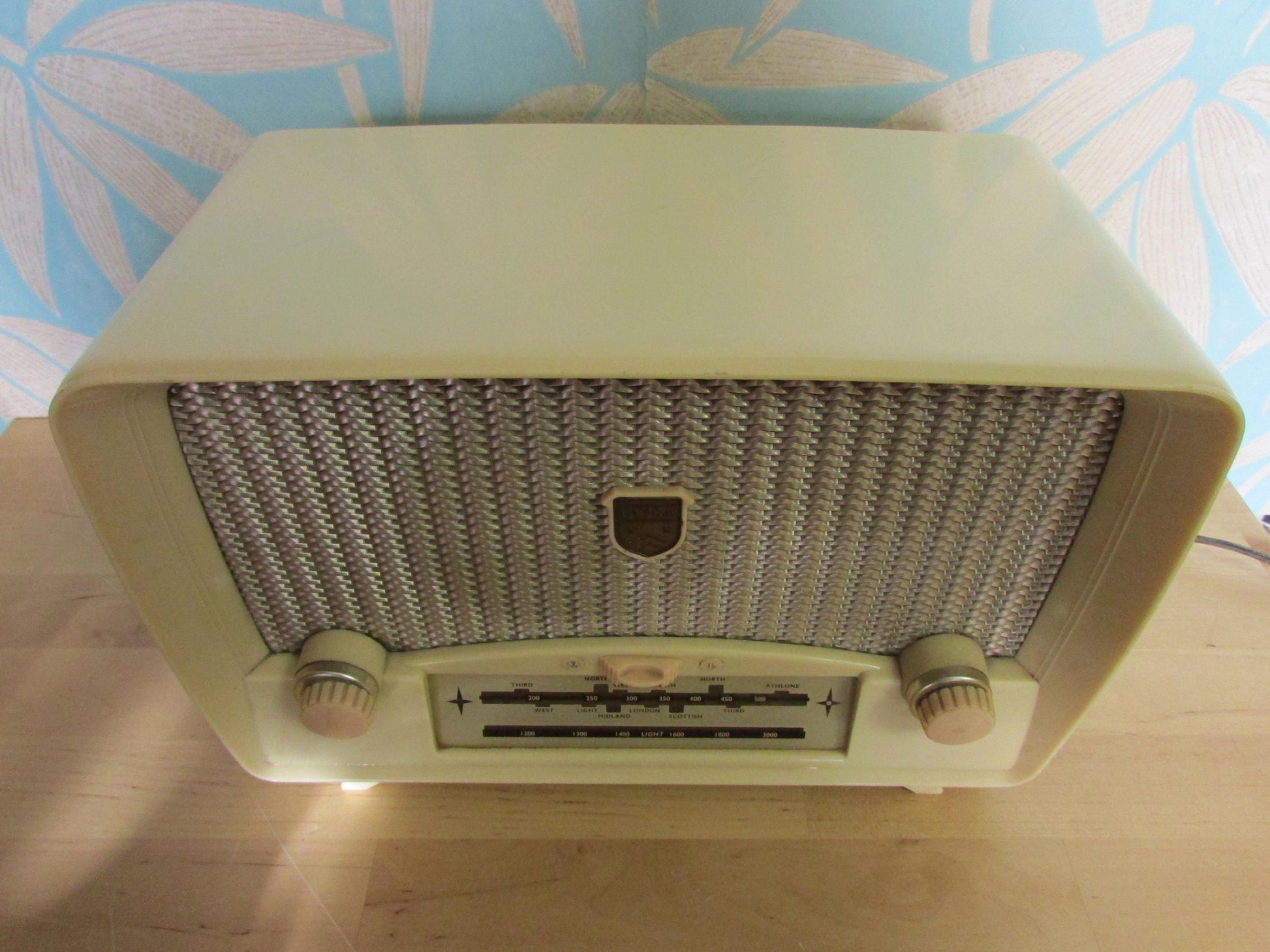 1950s Ultra Troubadour U7961 Bakelite twin dial valve radio