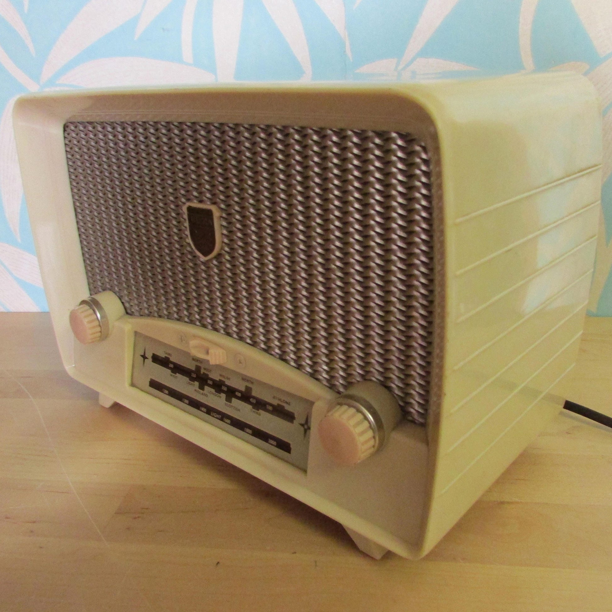 1950s Ultra Troubadour U7961 Bakelite twin dial valve radio