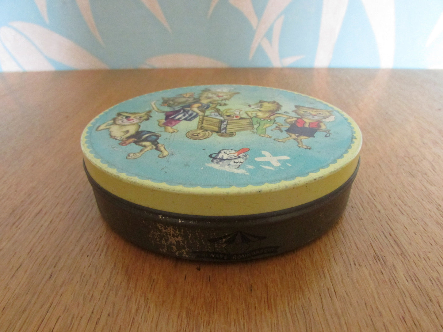 1940s/50s Lovells toffee tin, illustrated with comical chef cat & kittens