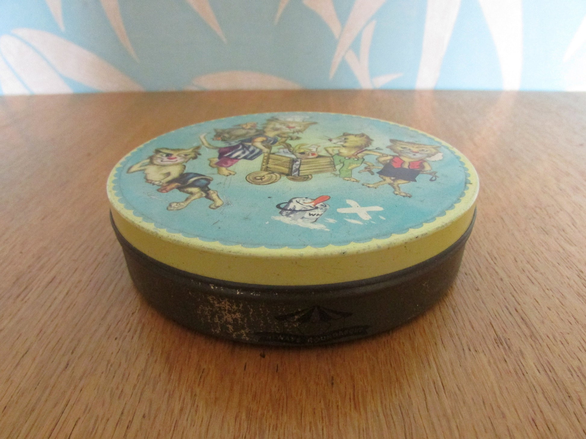 1940s/50s Lovells toffee tin, illustrated with comical chef cat & kittens