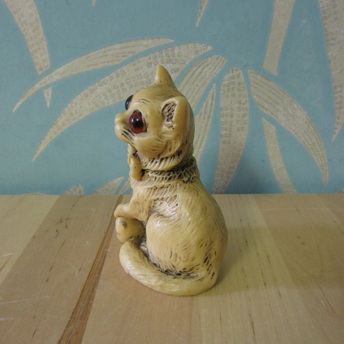 Vintage Norleans ivory resin cat in bow tie figurine with glass eyes