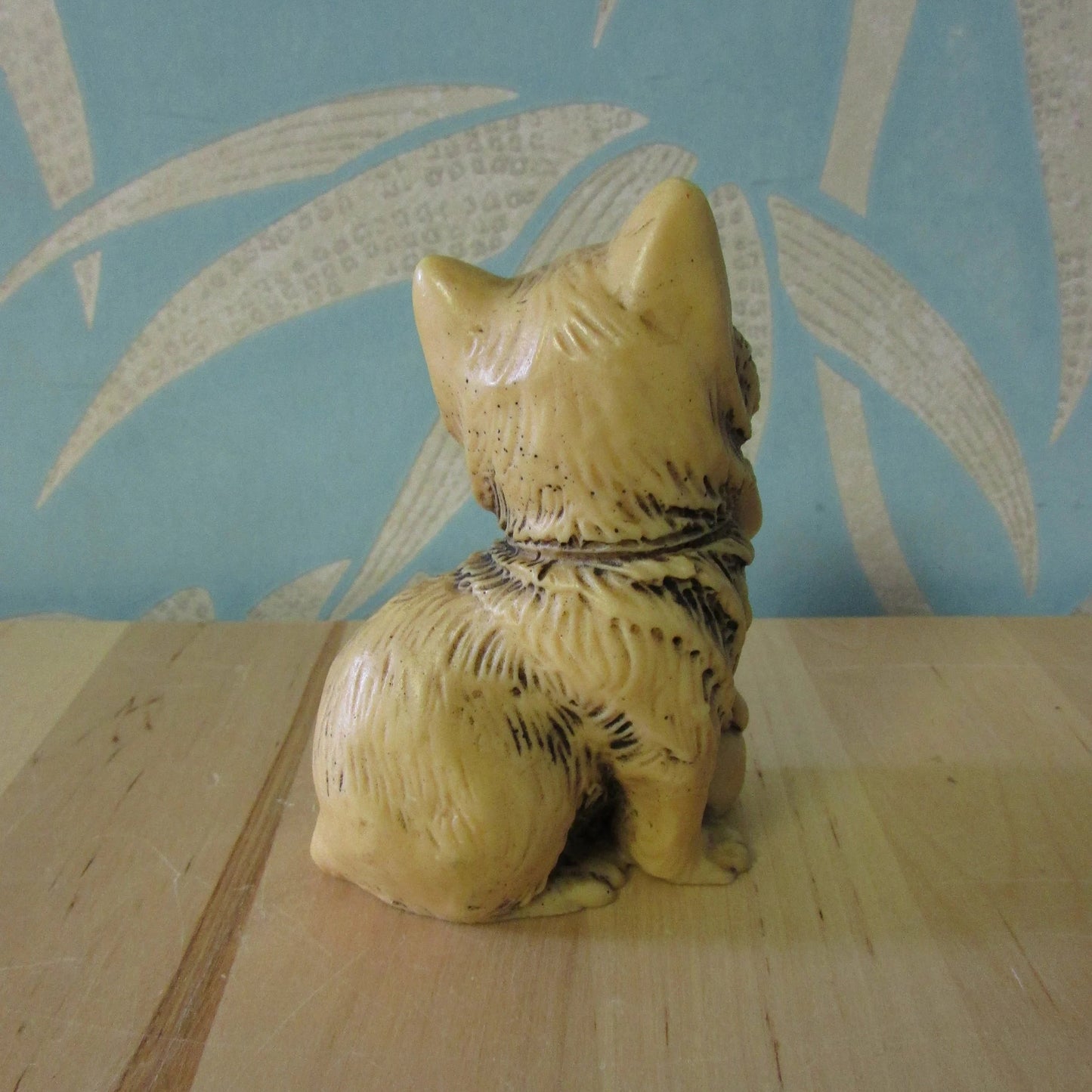Vintage Norleans ivory resin cat in bow tie figurine with glass eyes