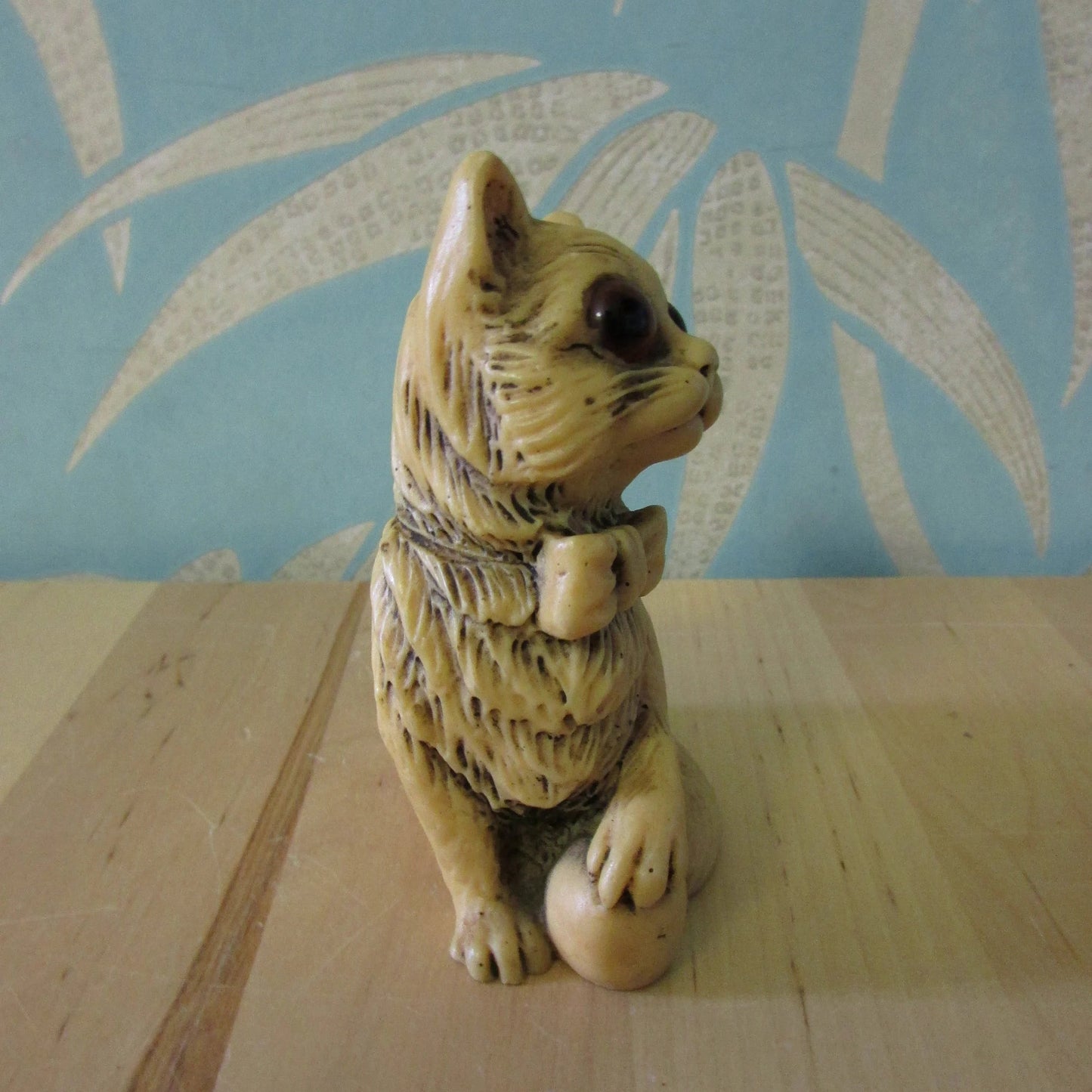 Vintage Norleans ivory resin cat in bow tie figurine with glass eyes