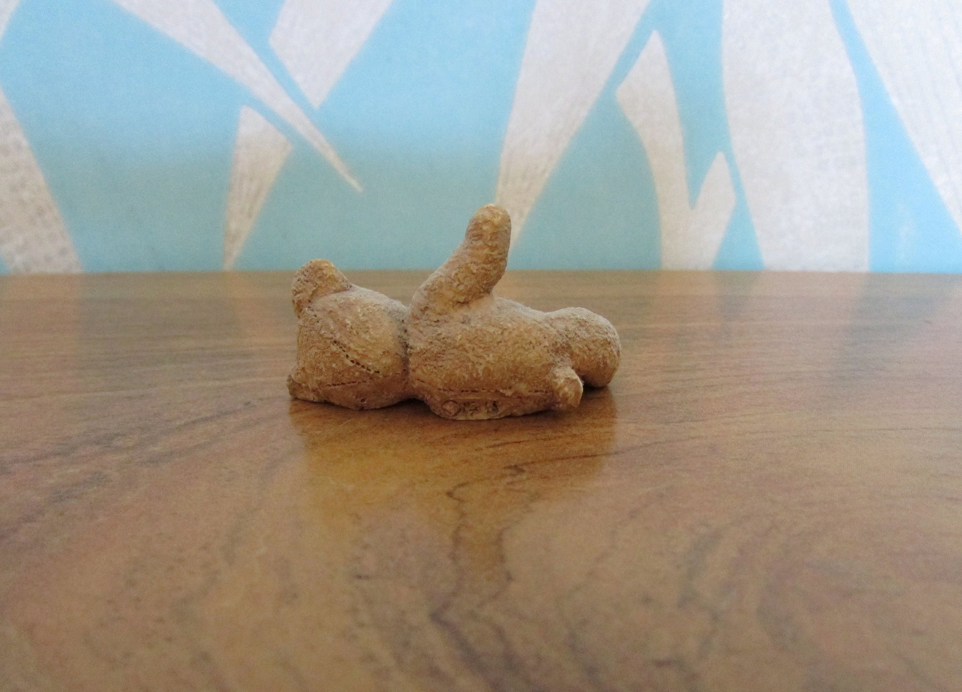1994 Teddy Robinson Bear Lying Down miniature figurine By Peter Fagan