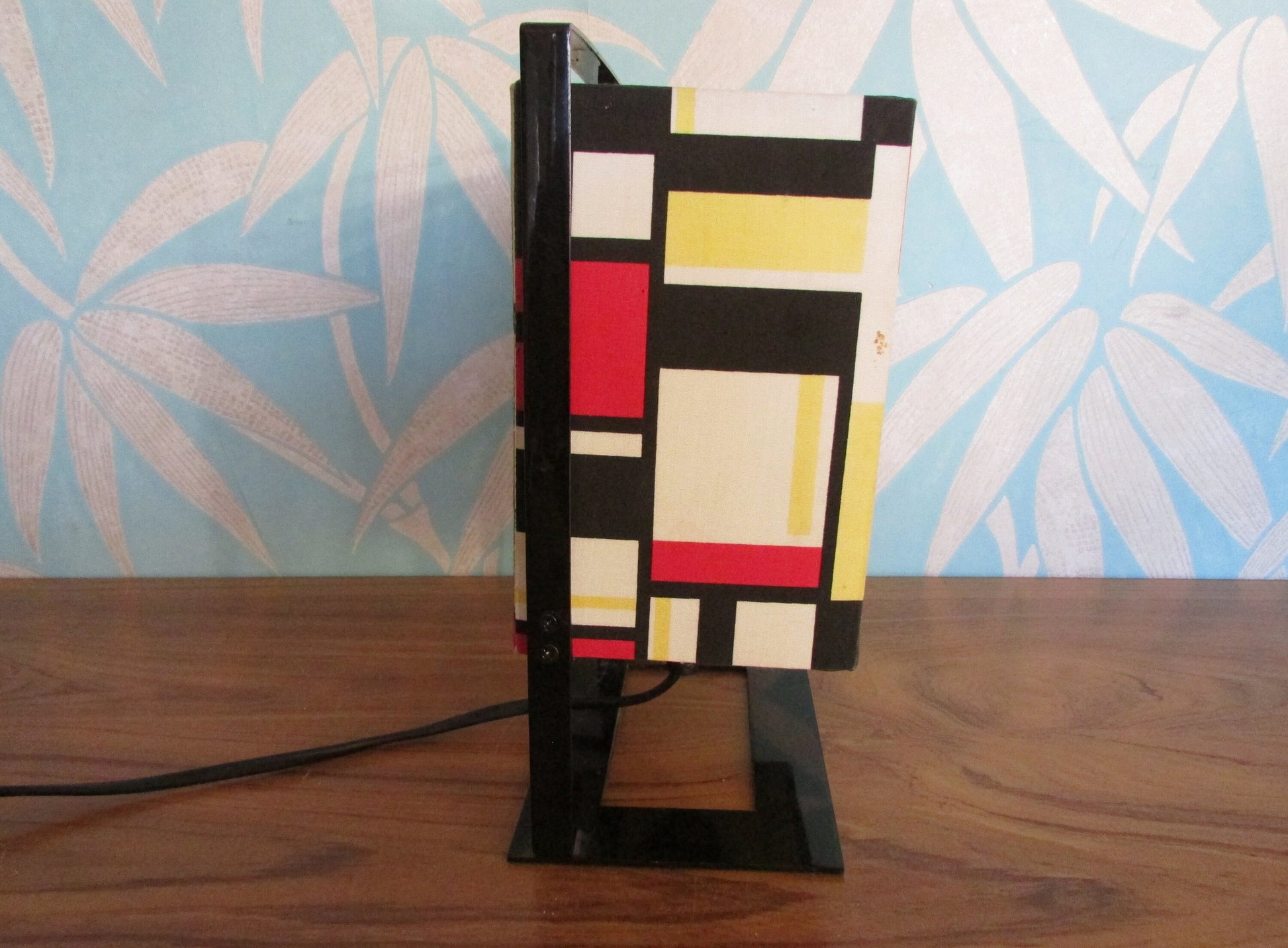 Retro 1980s-style Mondrian-inspired box shade table lamp