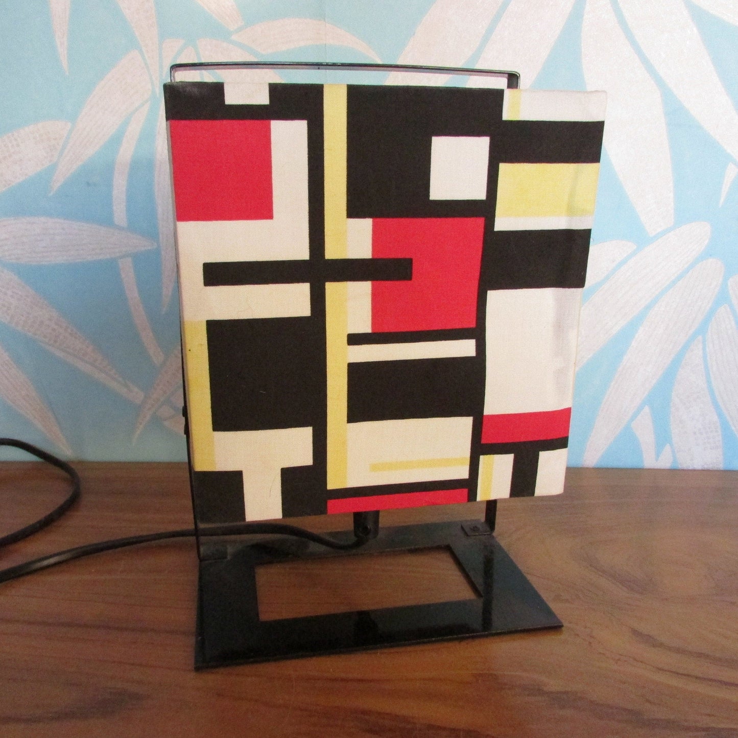 Retro 1980s-style Mondrian-inspired box shade table lamp