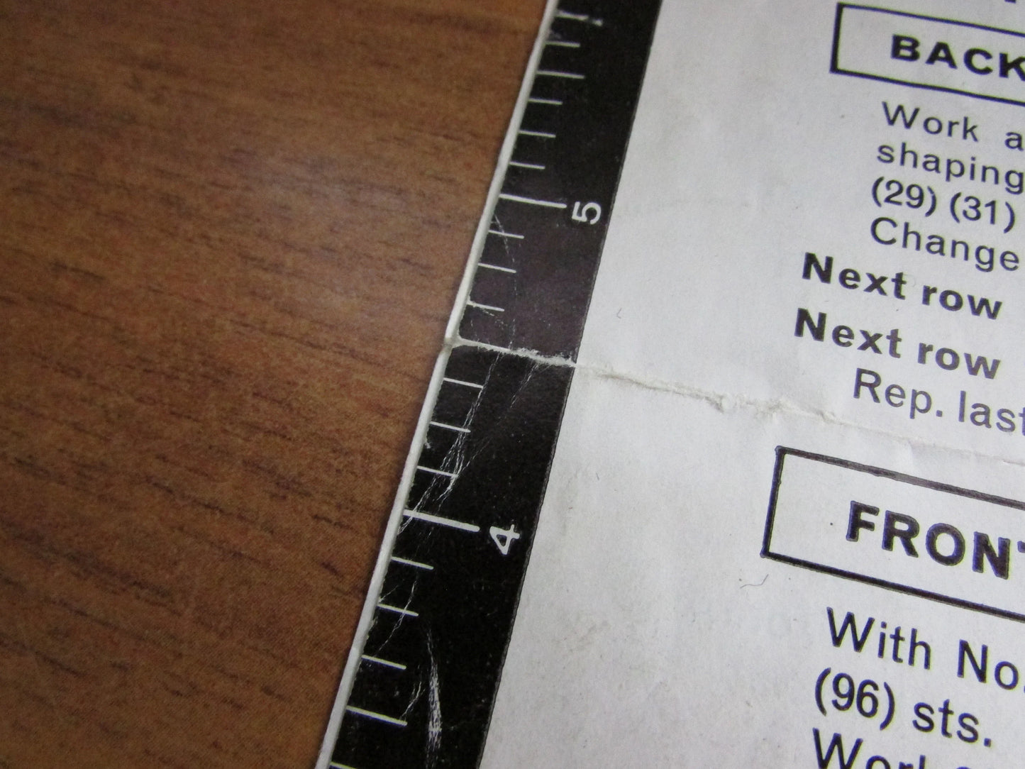 1970s Robin 1213 knitting pattern for girl's twin set