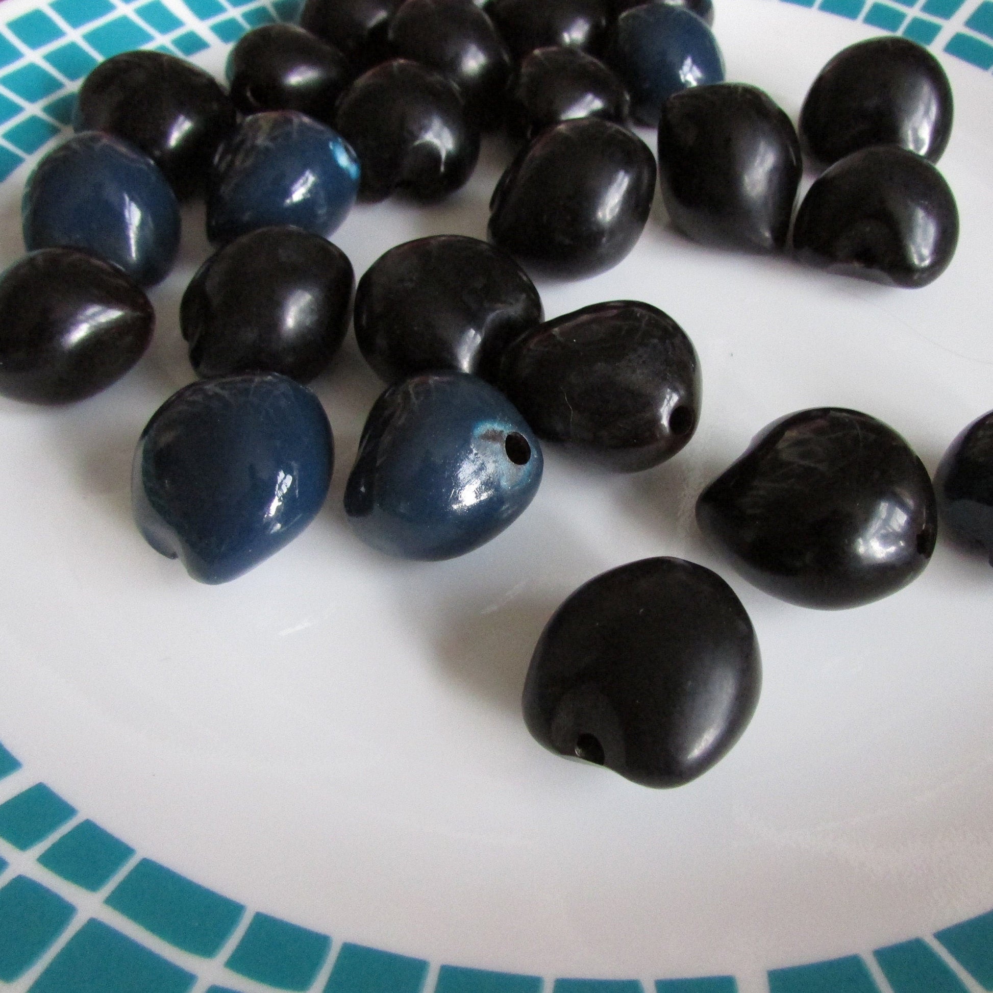 25 large vintage black & blue kidney-shaped resin beads