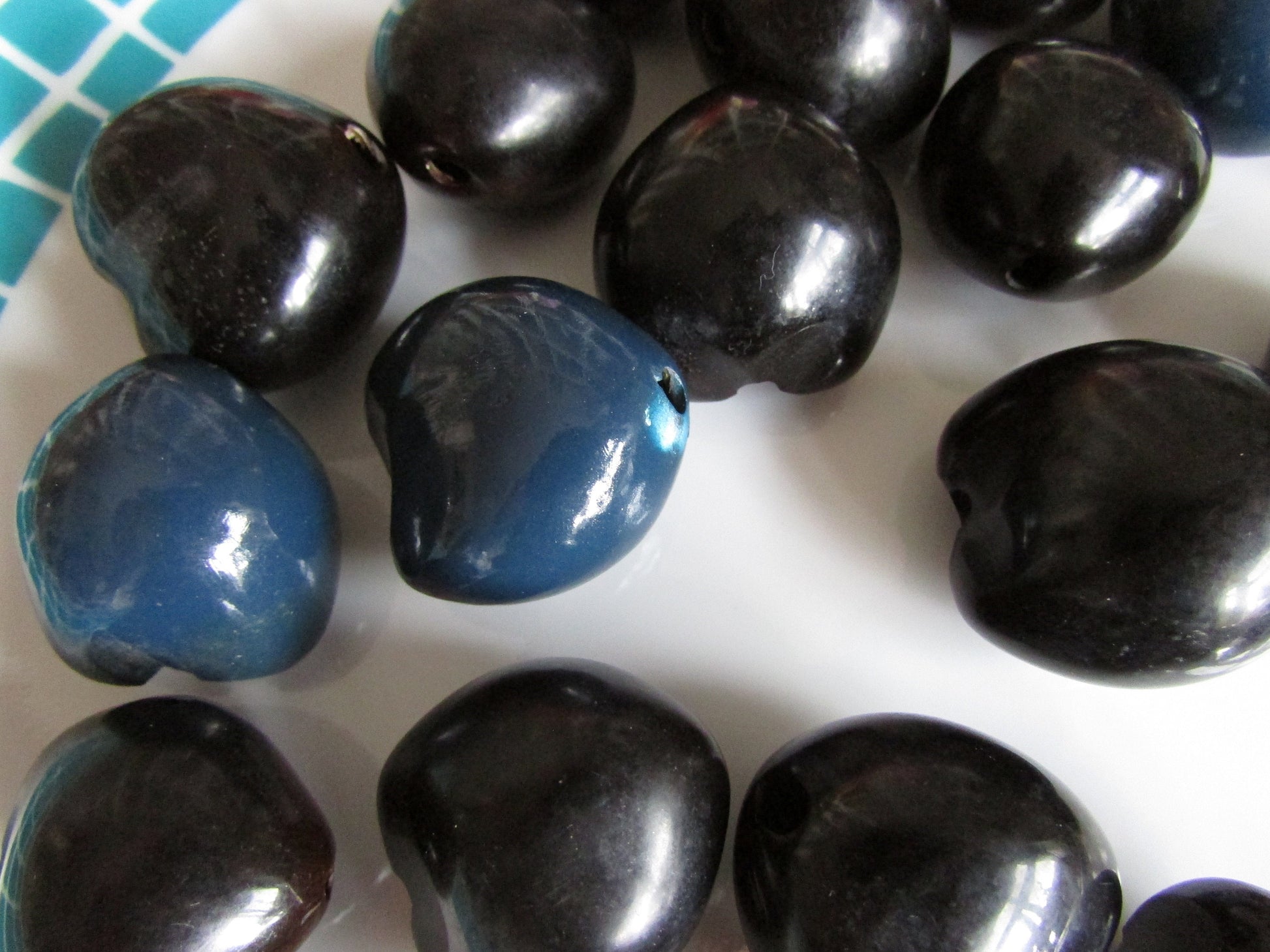 25 large vintage black & blue kidney-shaped resin beads