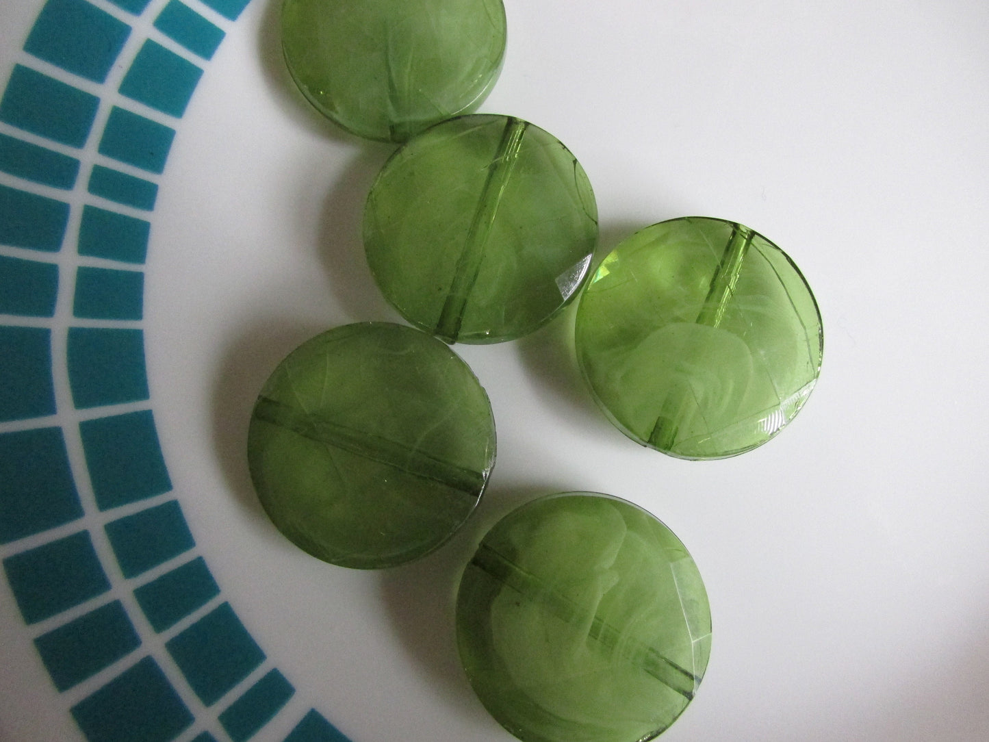5 vintage green disc with opaque marbled streak effect round plastic buttons