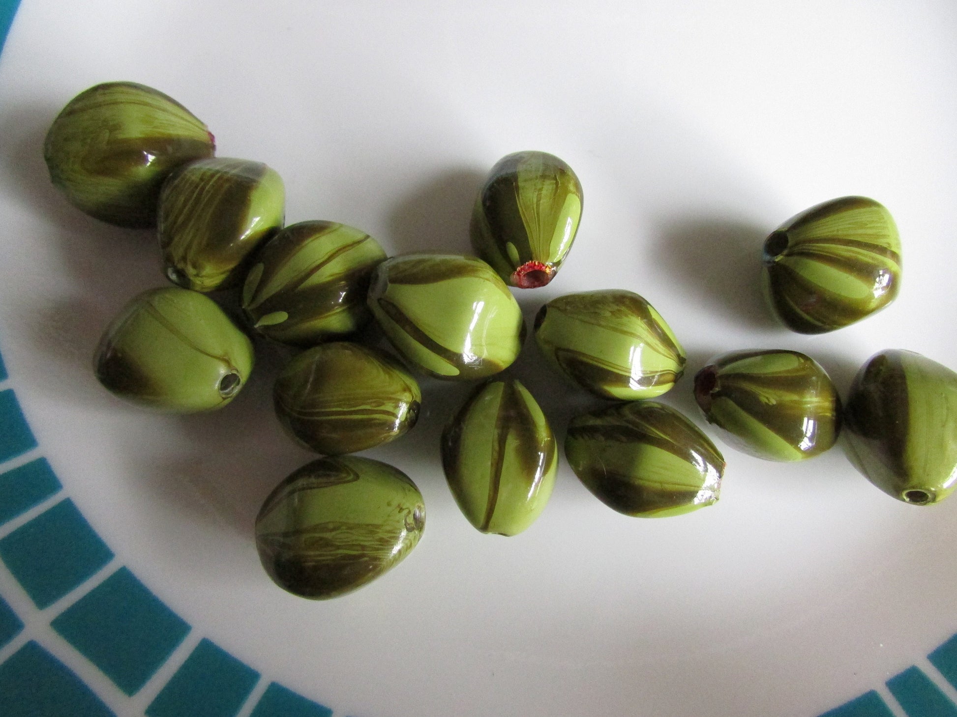 14 vintage two-tone green marbled/dip dye-effect pinched plastic beads