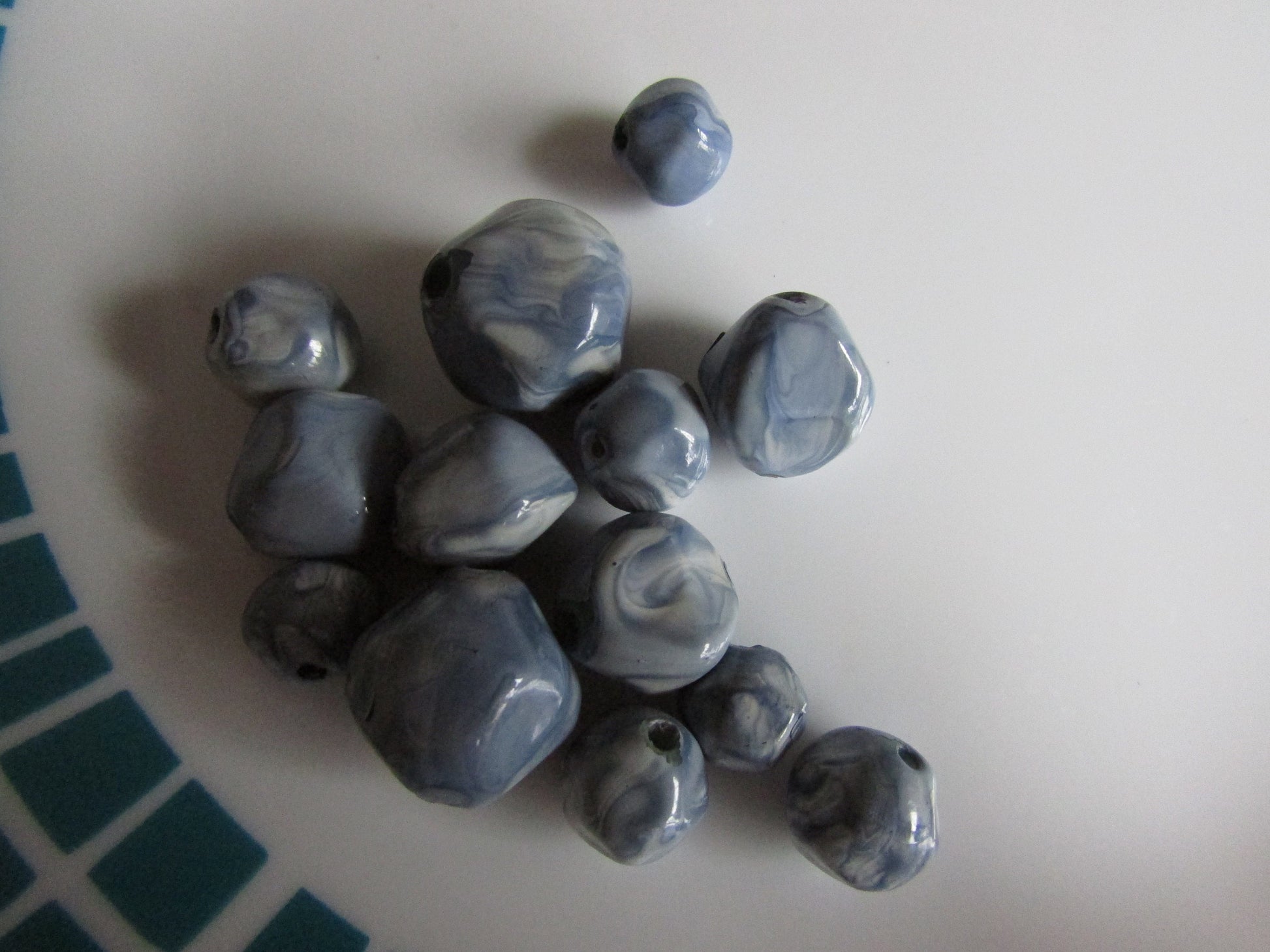 13 vintage grey & white marbled plastic pebble-shaped beads