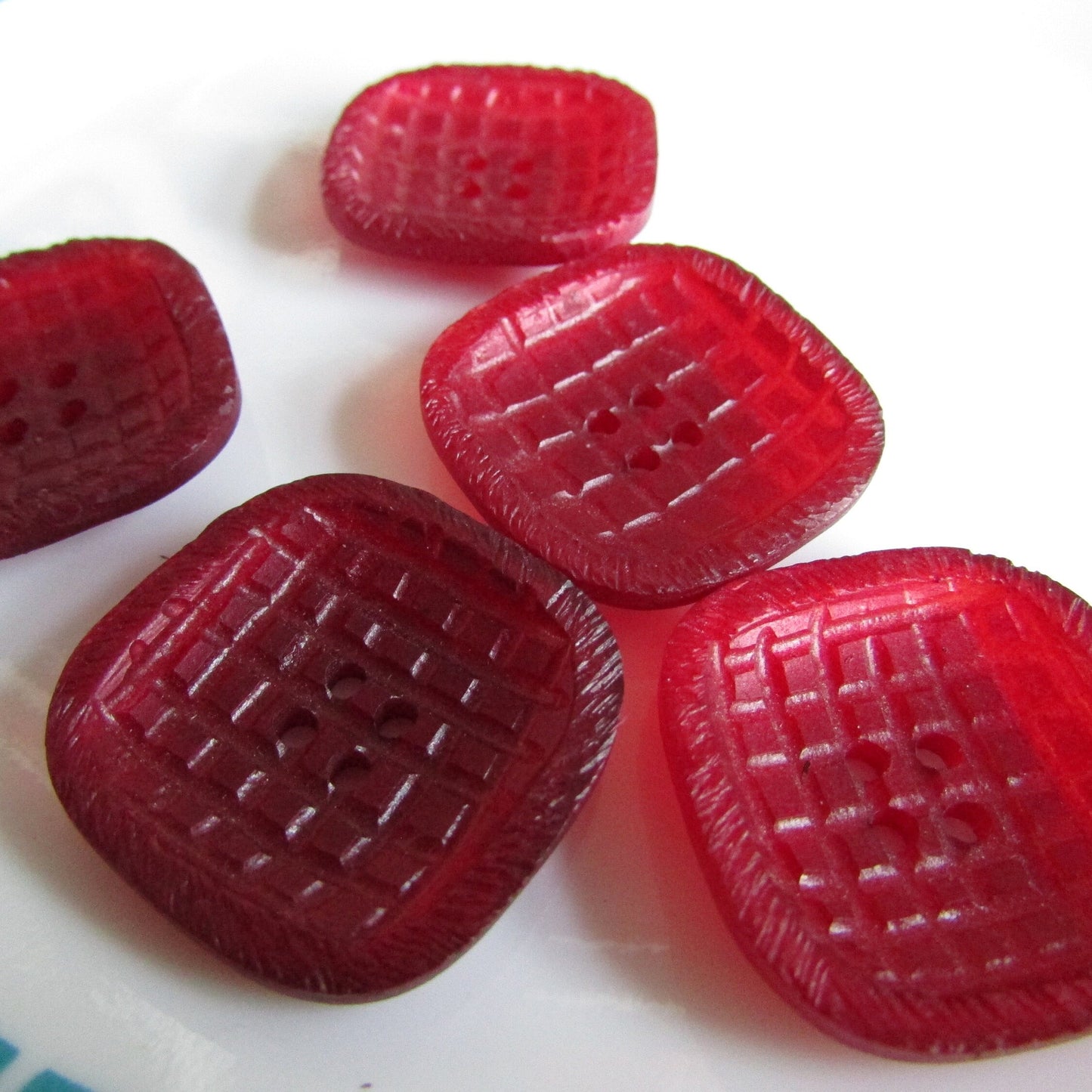 5 vintage maroon hatched curved square plastic buttons