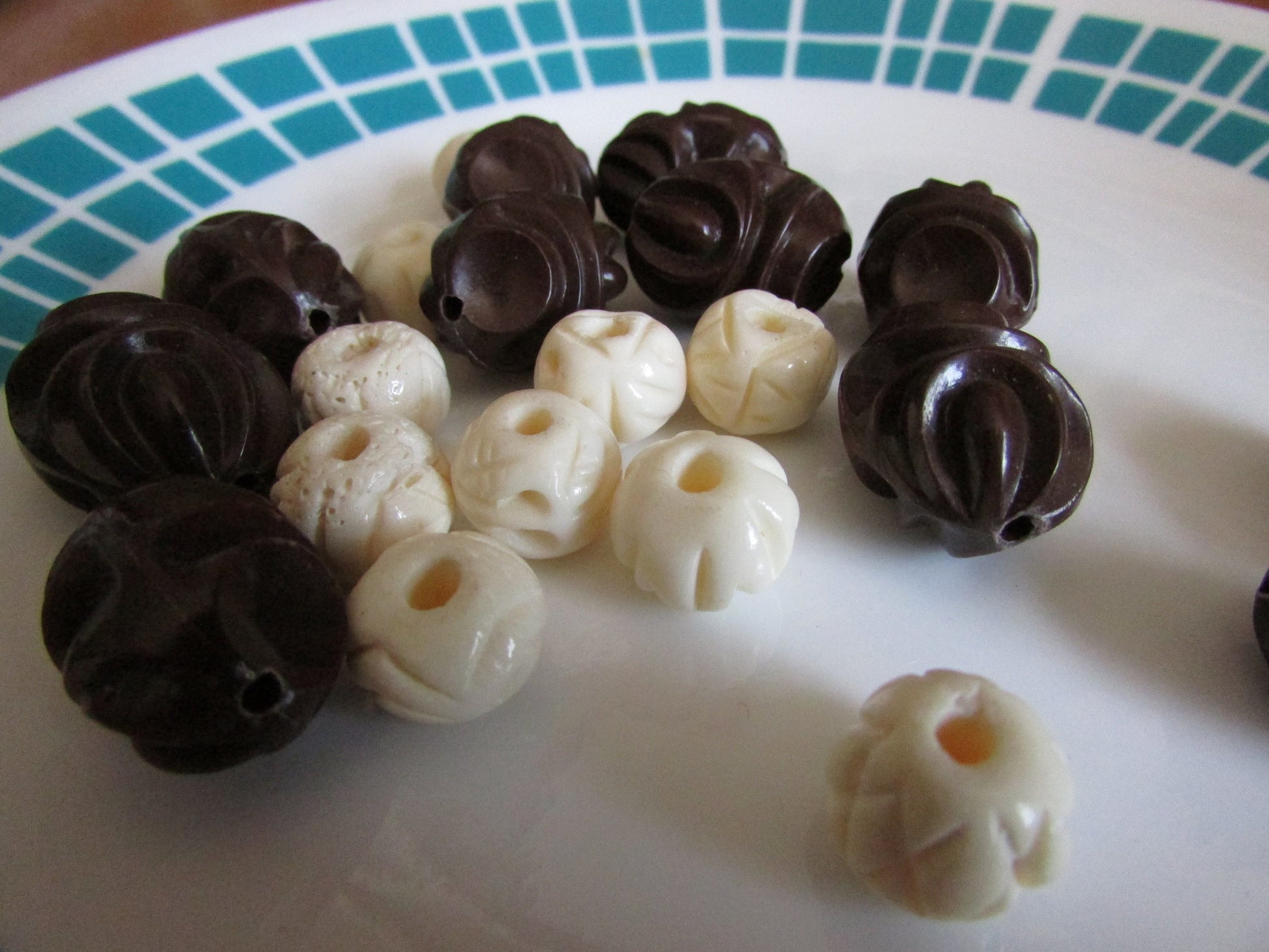 21 vintage large brown oval moulded, & cream/ivory round etched plastic beads